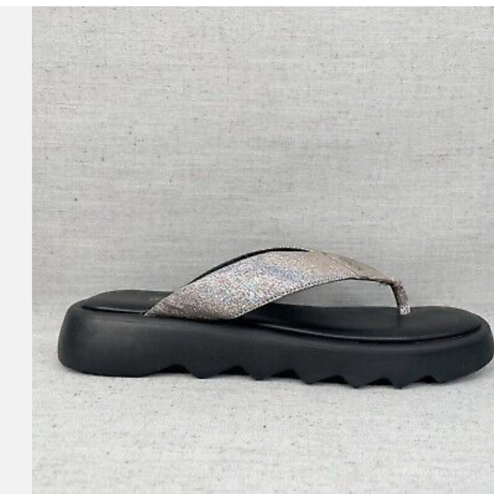 Cougar Shoes Womens 8M Jacy Sandals Thong Flip Flop Matallic Silver Plat… - Picture 2 of 7